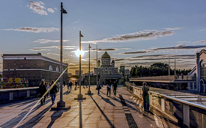 Строго на запад по Большому Патриаршему мосту...