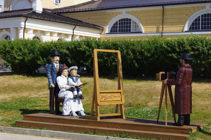 Арт-объект ...Городской голова Яков Лейцингер....фотограф....
