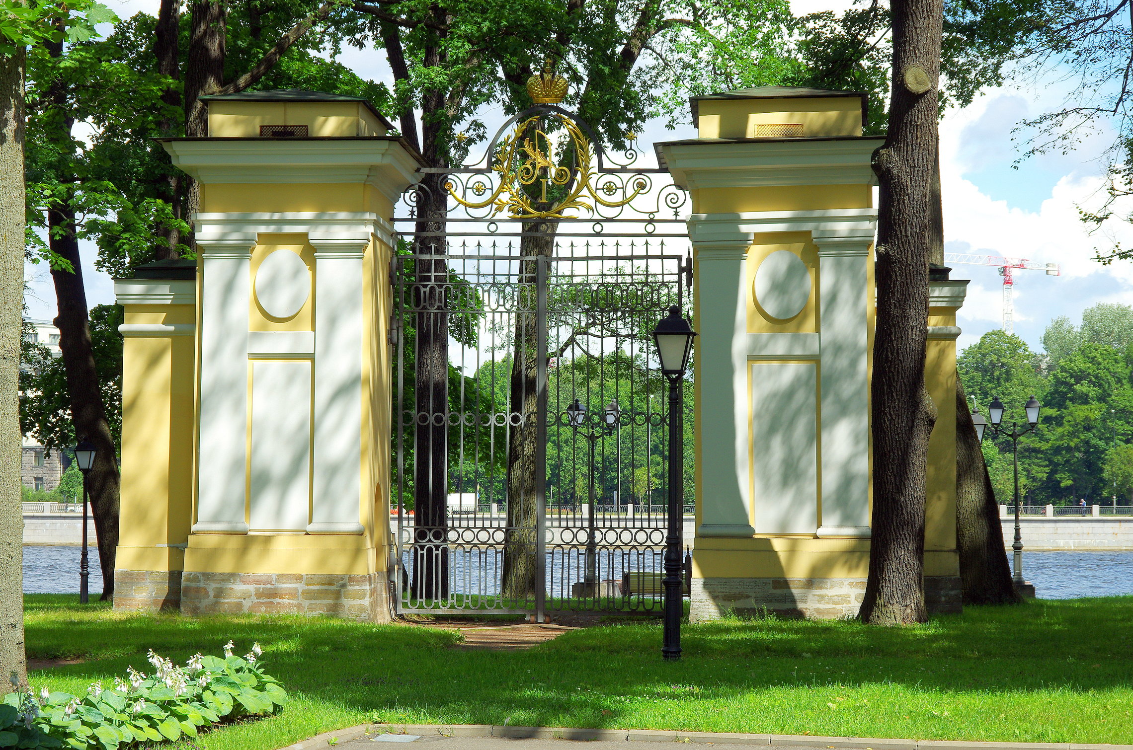 Ворота для в парк Каменноостровского дворца.