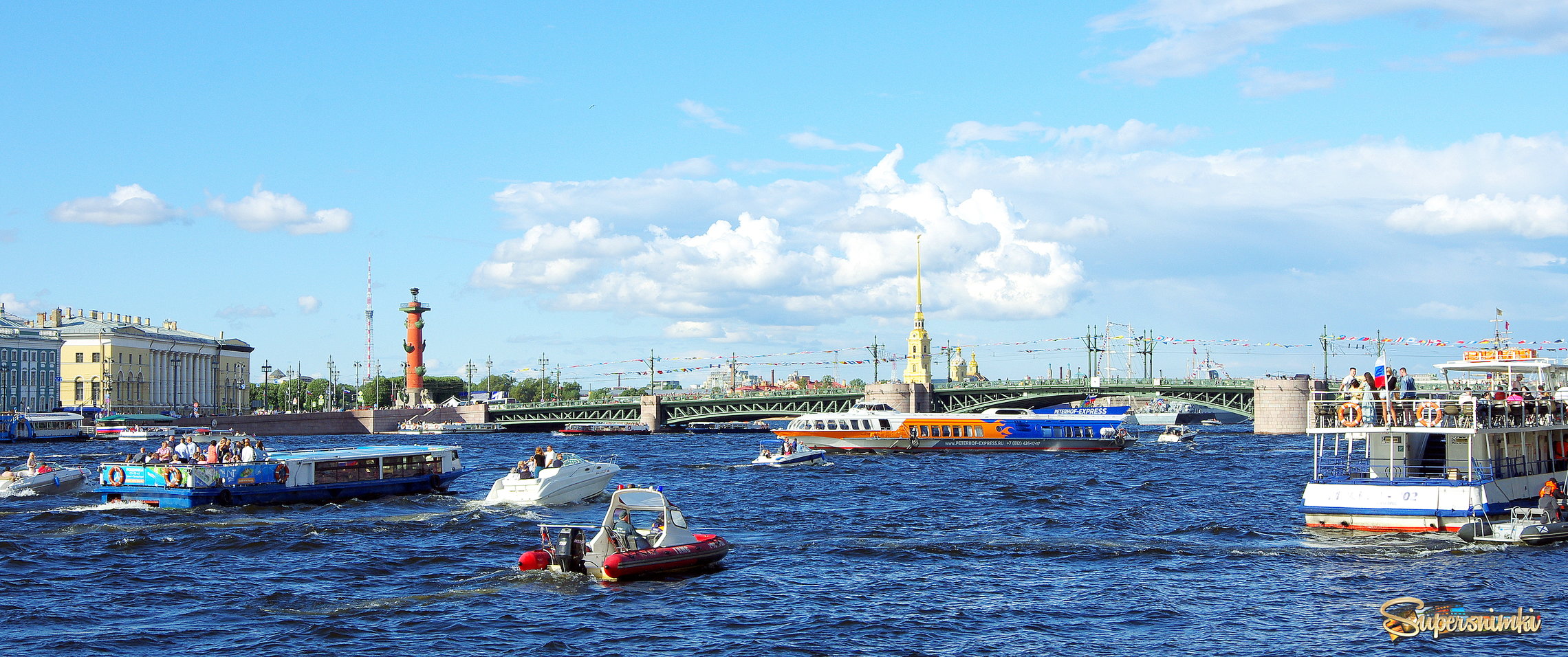 Нева накануне дня ВМФ в Санкт-Петербурге