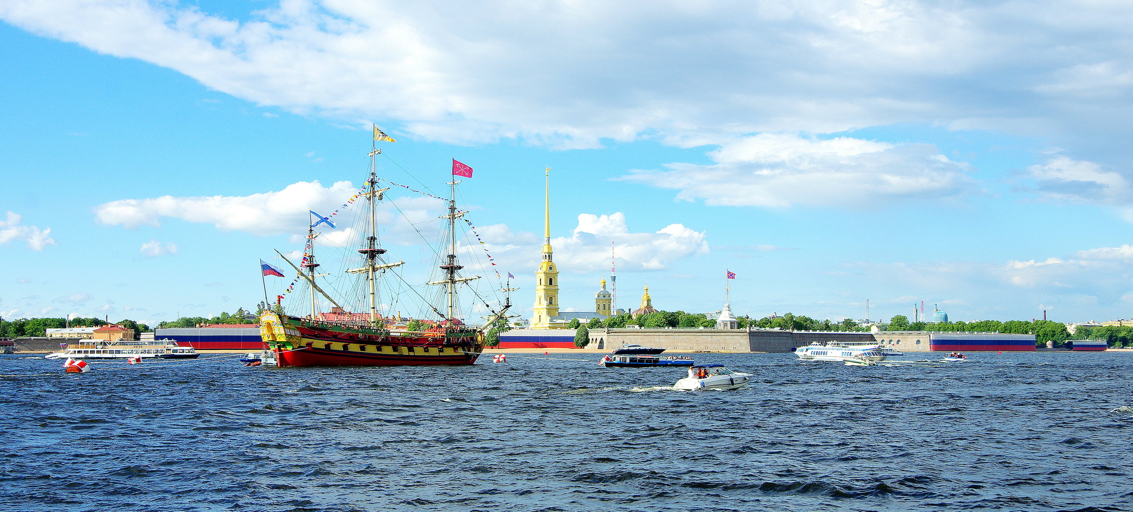 Корабли на рейде в день ВМФ в Санкт-Петербурге 2023.