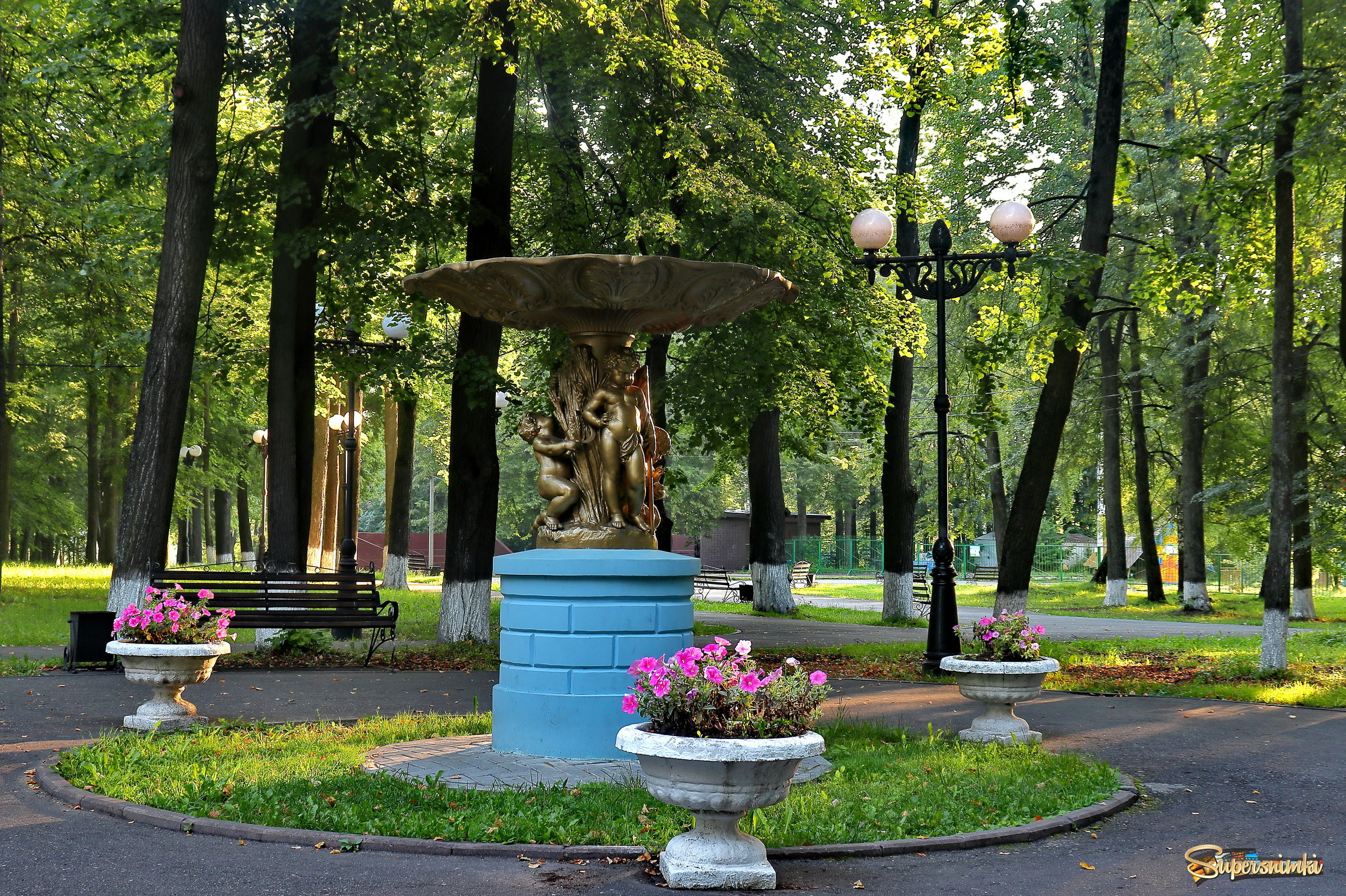 Шуя, городской парк. Скульптура "Сельская идиллия", начало 19 века.