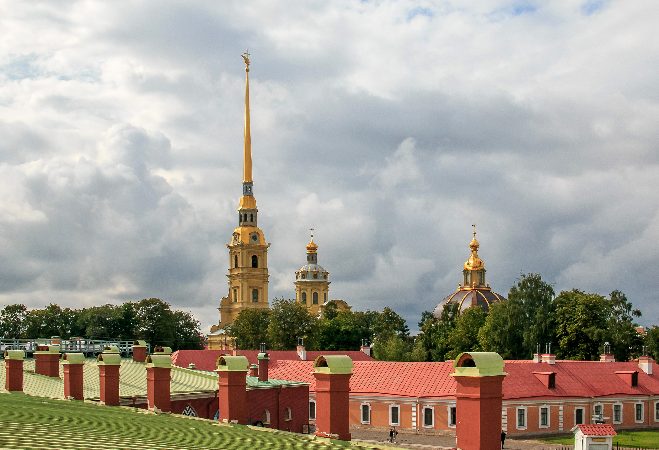 Вид со смотровой площадки Петропавловской крепости.