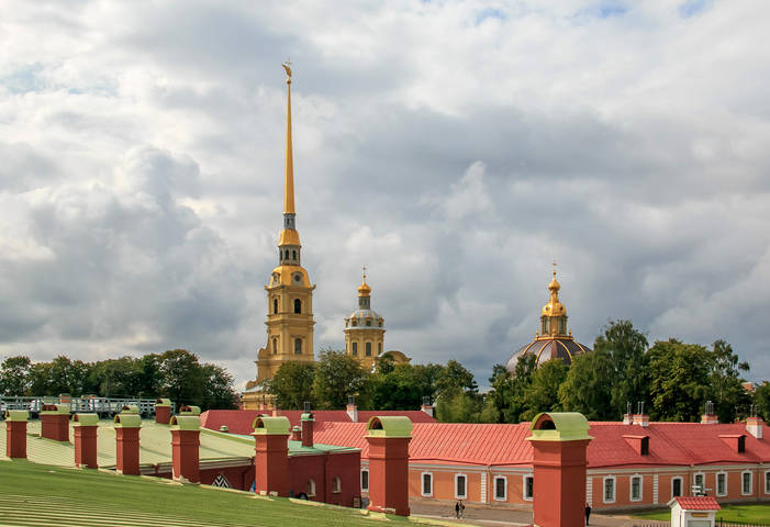Вид со смотровой площадки Петропавловской крепости.