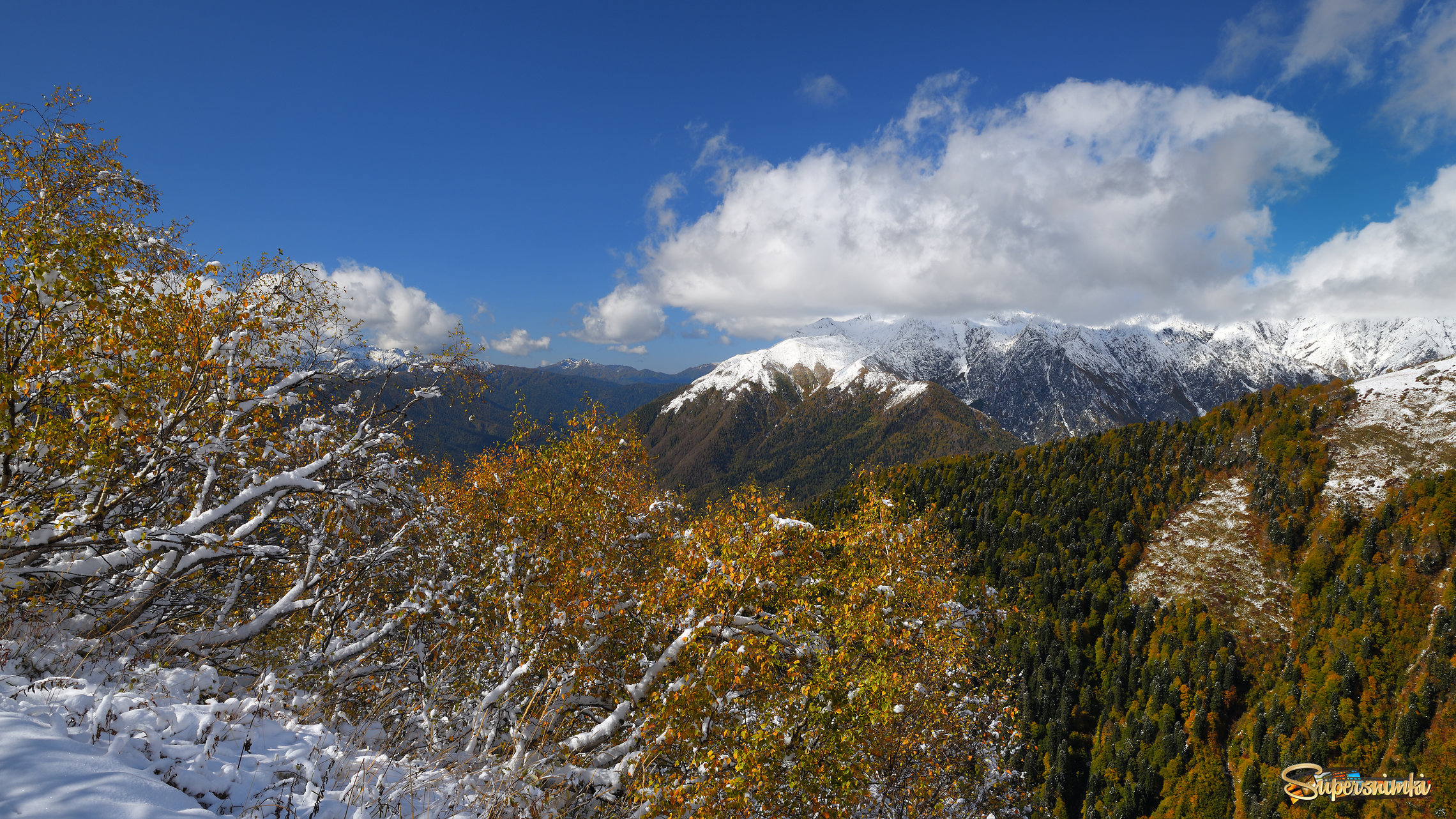 Октябрь. Первй снег в горах Красноой Поляны.