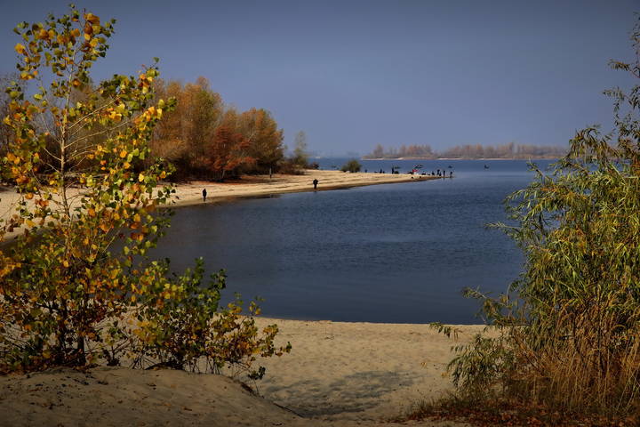  На Днепре осенью.