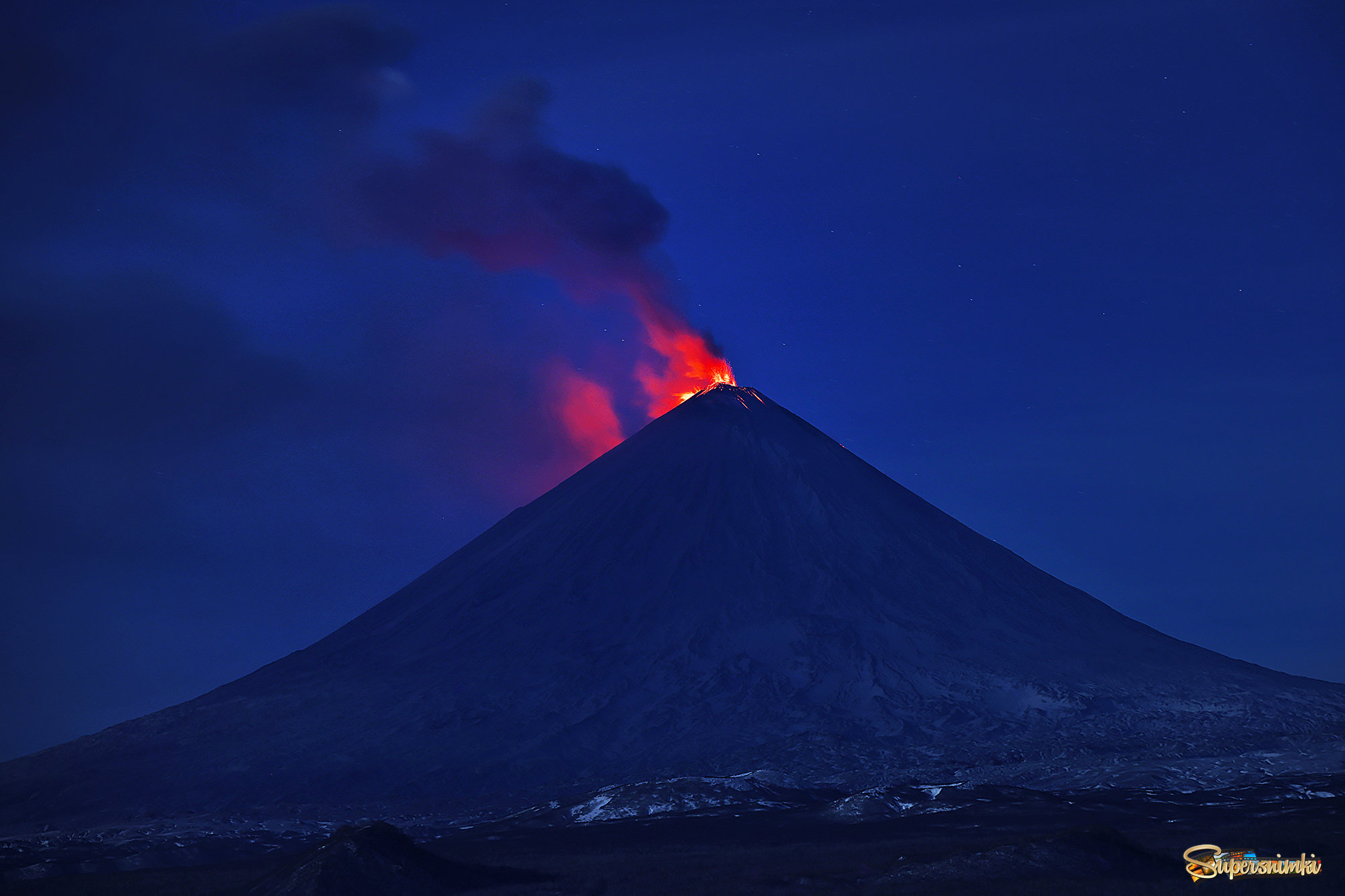 3 любых вулкана. Филиппины вулкан. Майон Филиппины. Извержение вулкана Майон. Вулкан АПО Филиппины.