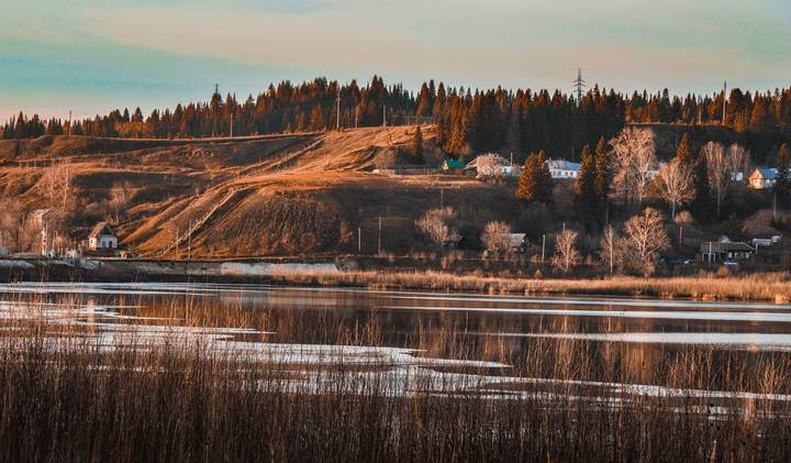 Холмы за рекой. 