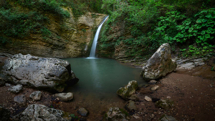 Панорама у водопада