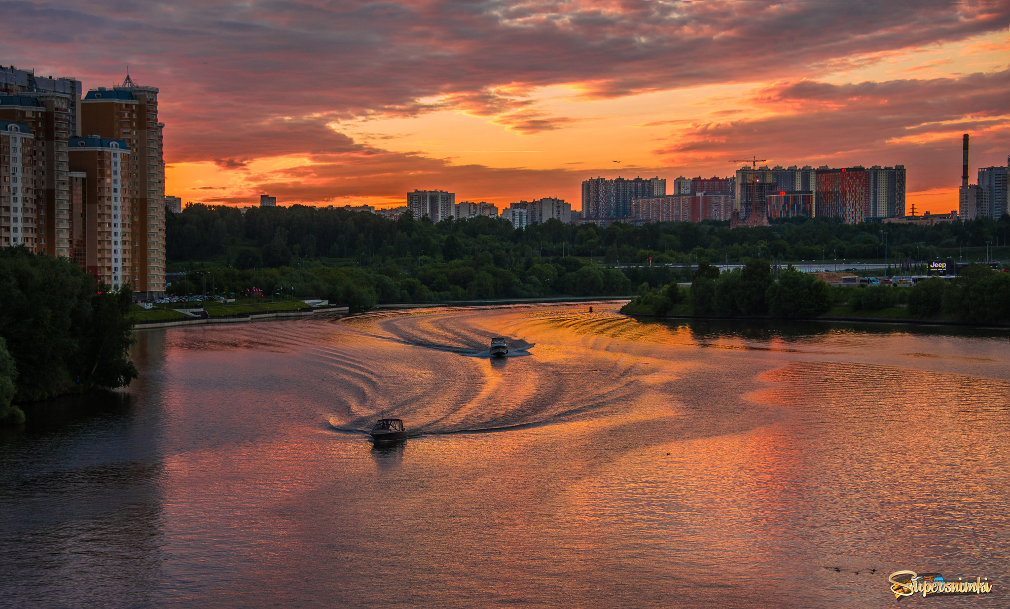 Катера на Москва-реке.