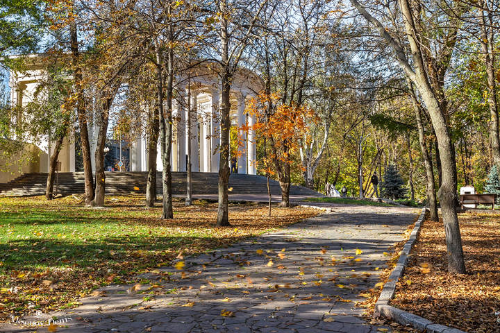  В старом парке осеннем