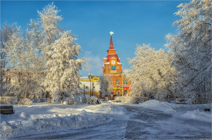 Куржак. Вид на башню с часами на Никольском рынке.