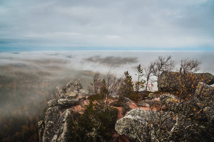 Среди камней под небом. 