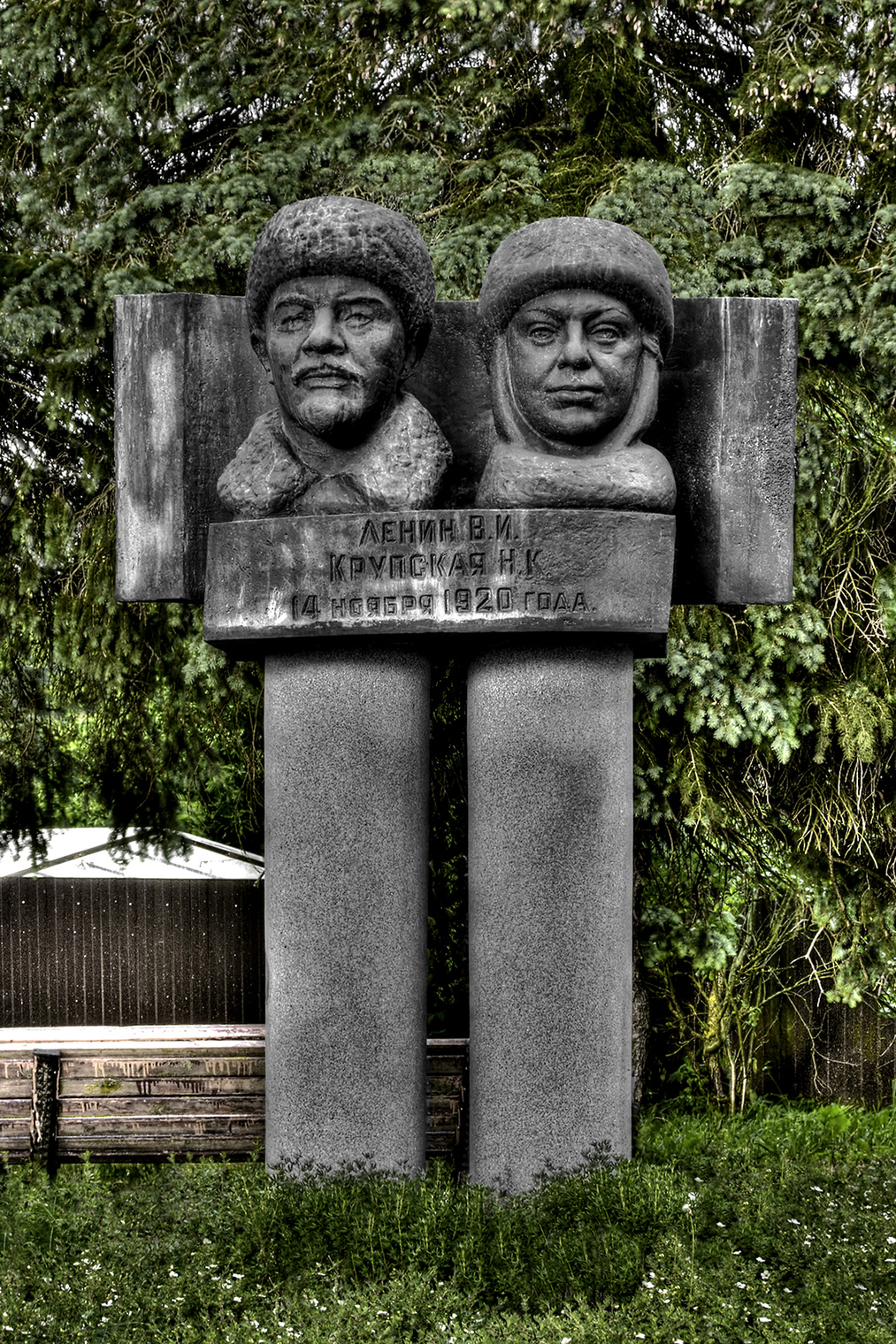 Памятник В.И. Ленину и Н.К. Крупской