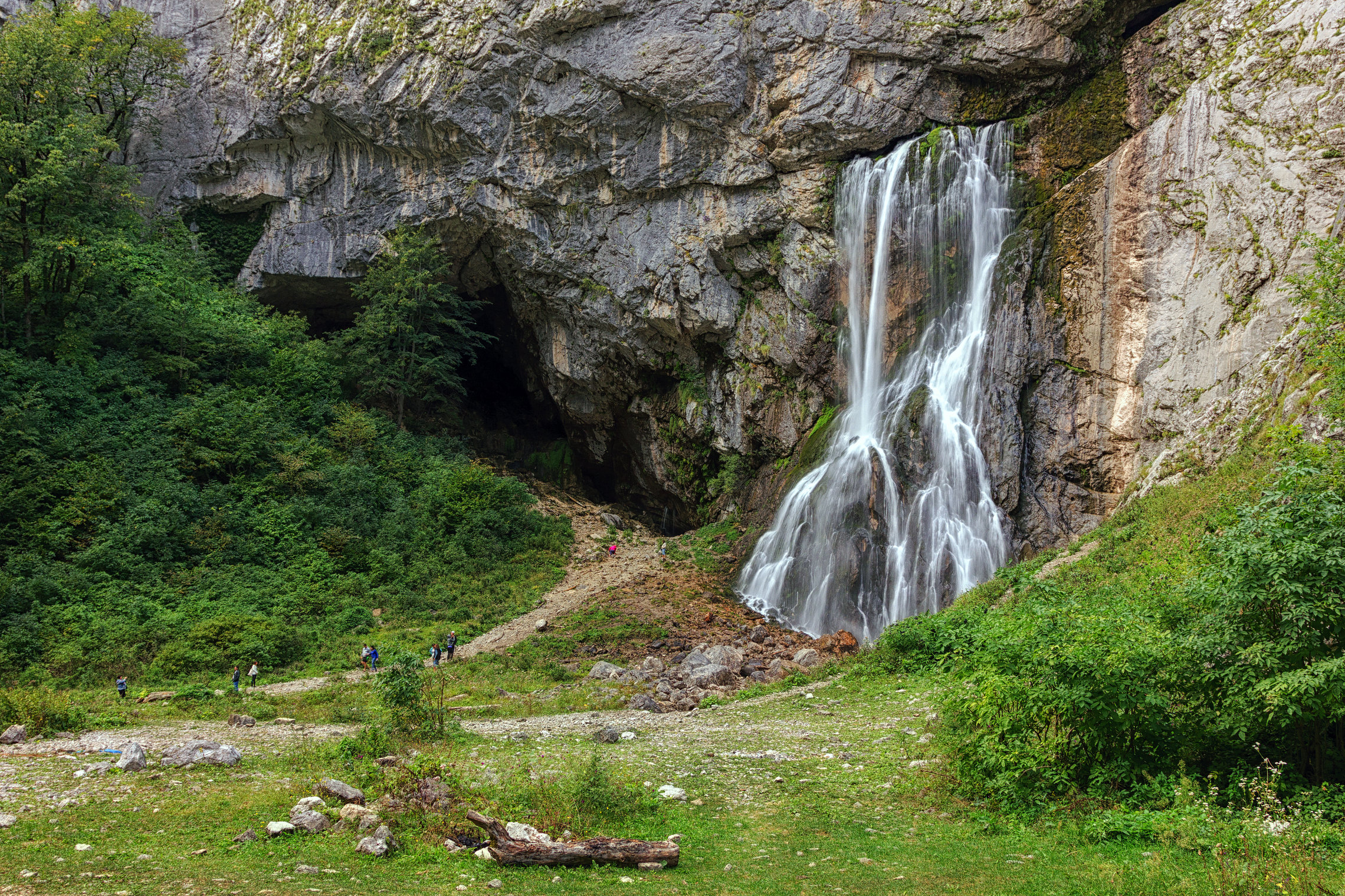 Черкесская гагры. Гегский водопад Абхазия. Гегский каньон Абхазия. Водопады в Гаграх Абхазия. Джиппинг на Гегский водопад.