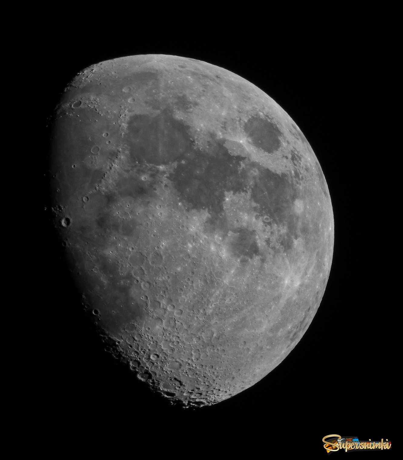19 апреля лунный. Снимок Луны. Луна картинки. Насыщенный снимок Луны. Луна 19.