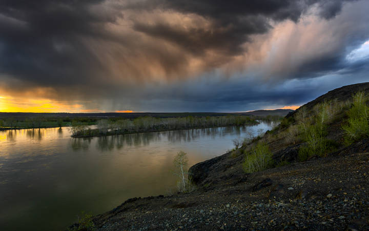 Апрель