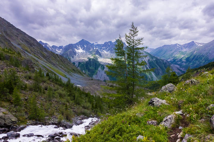 По речке