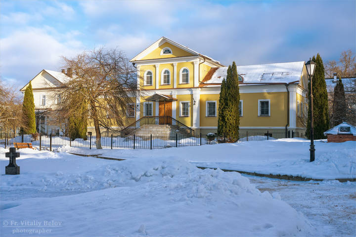 Редкие солнечные дни с голубым небом
