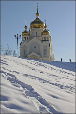 Храм на пригорке