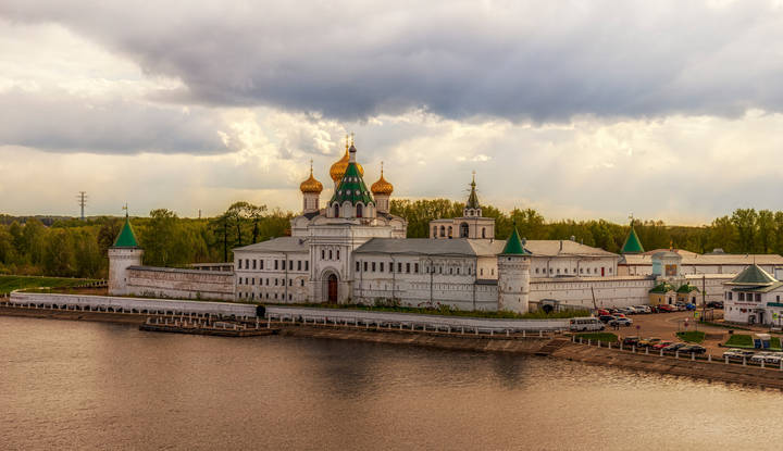 Святыня на берегах Волги.