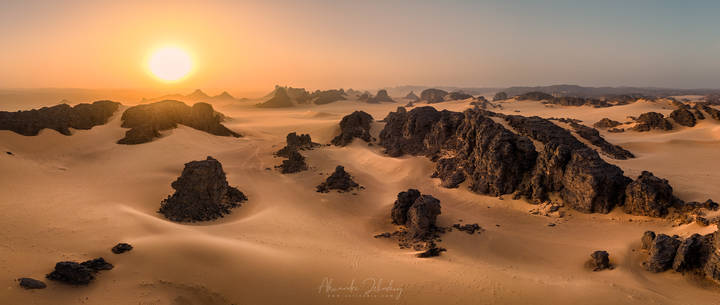Пески, скалы и ветер
