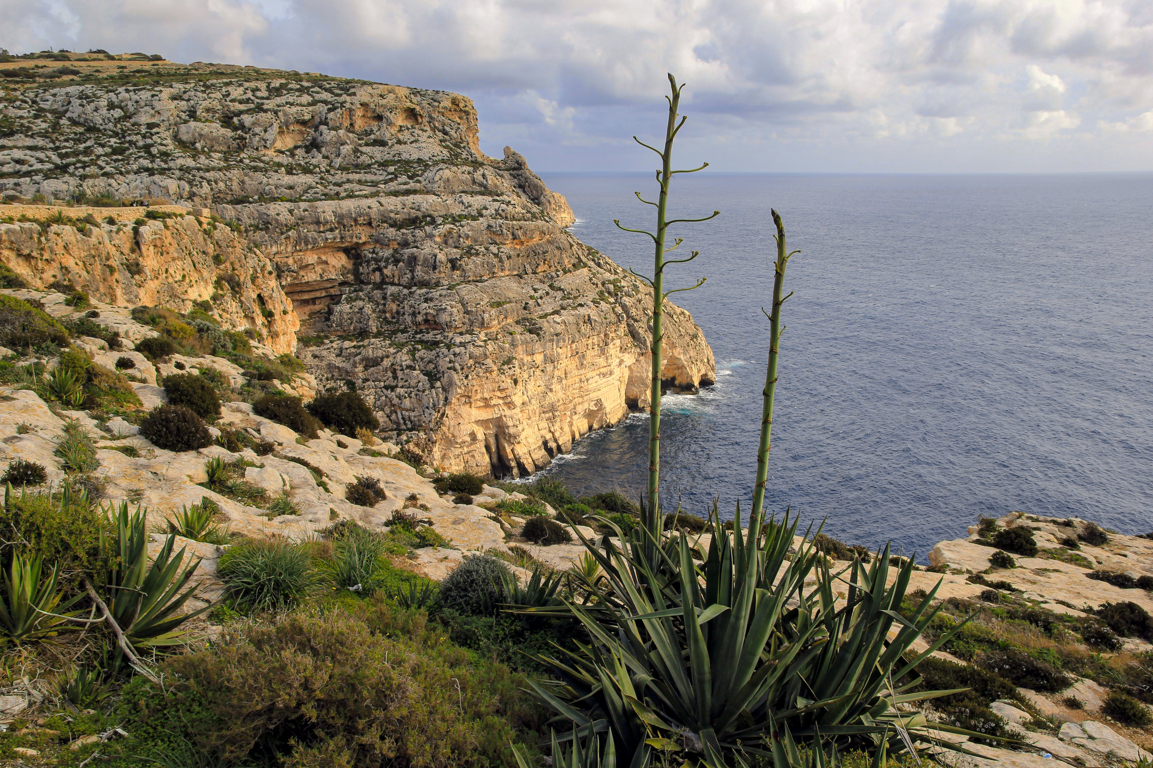 Скалы Мальты в районе Голубого Грота