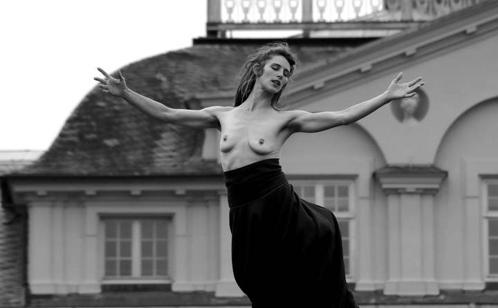 А я всё летала, но я так и знала, что мечты лишь мало для любви.