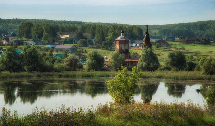 Храм в Верхнетроицком в августе