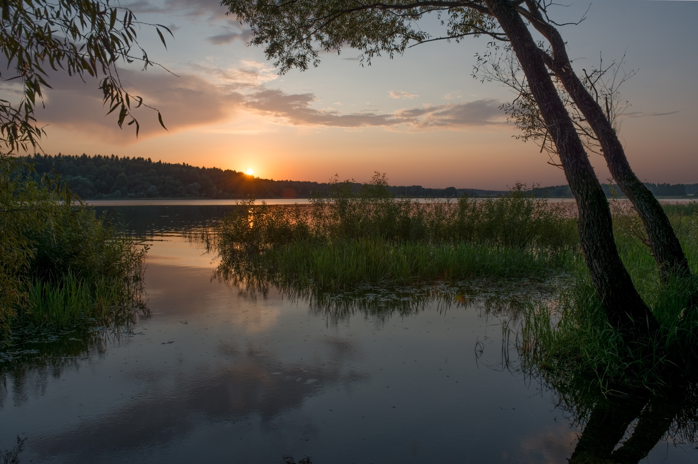 Уходит летний день