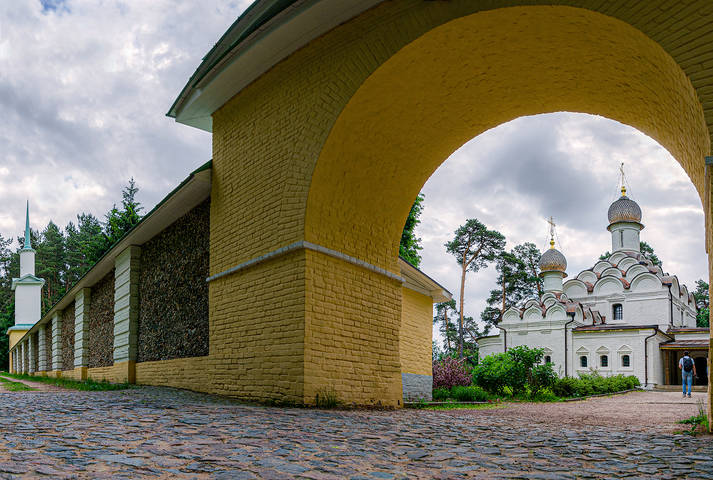 Православный храм в Архангельском.