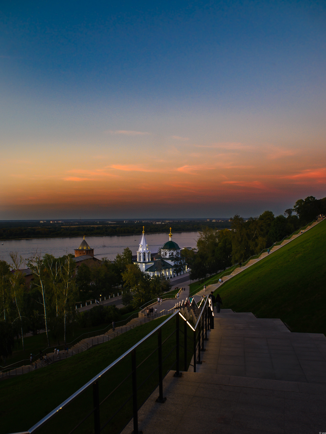 Закатный свет в Нижегородском кремле.