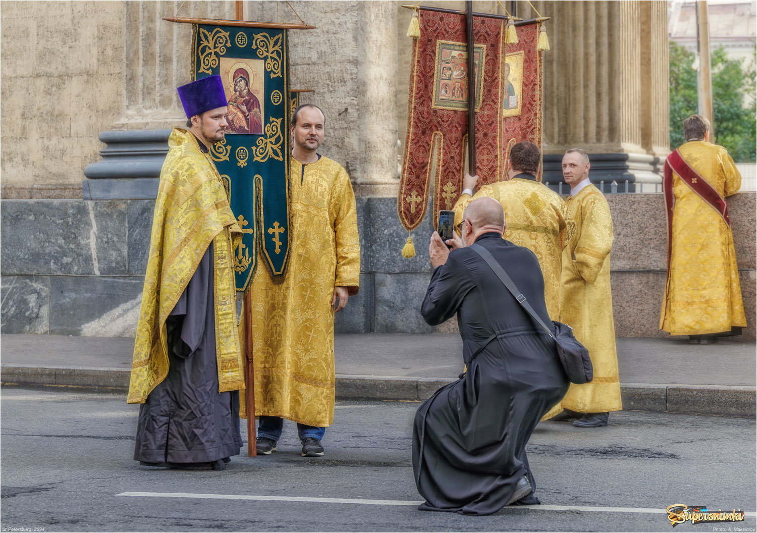 Фото на память перед крестным ходом.