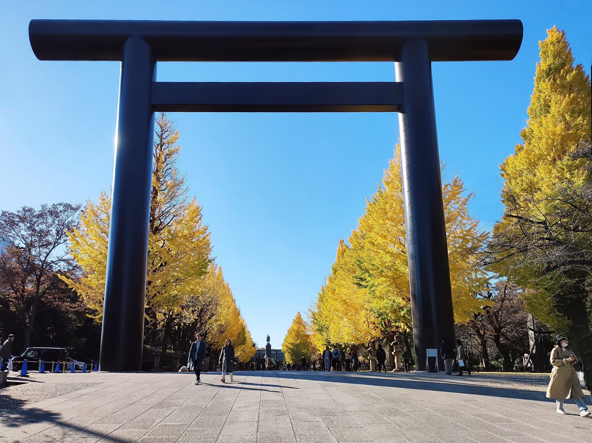 Тории Xрама Ясукуни Yasukuni Jinja Токио