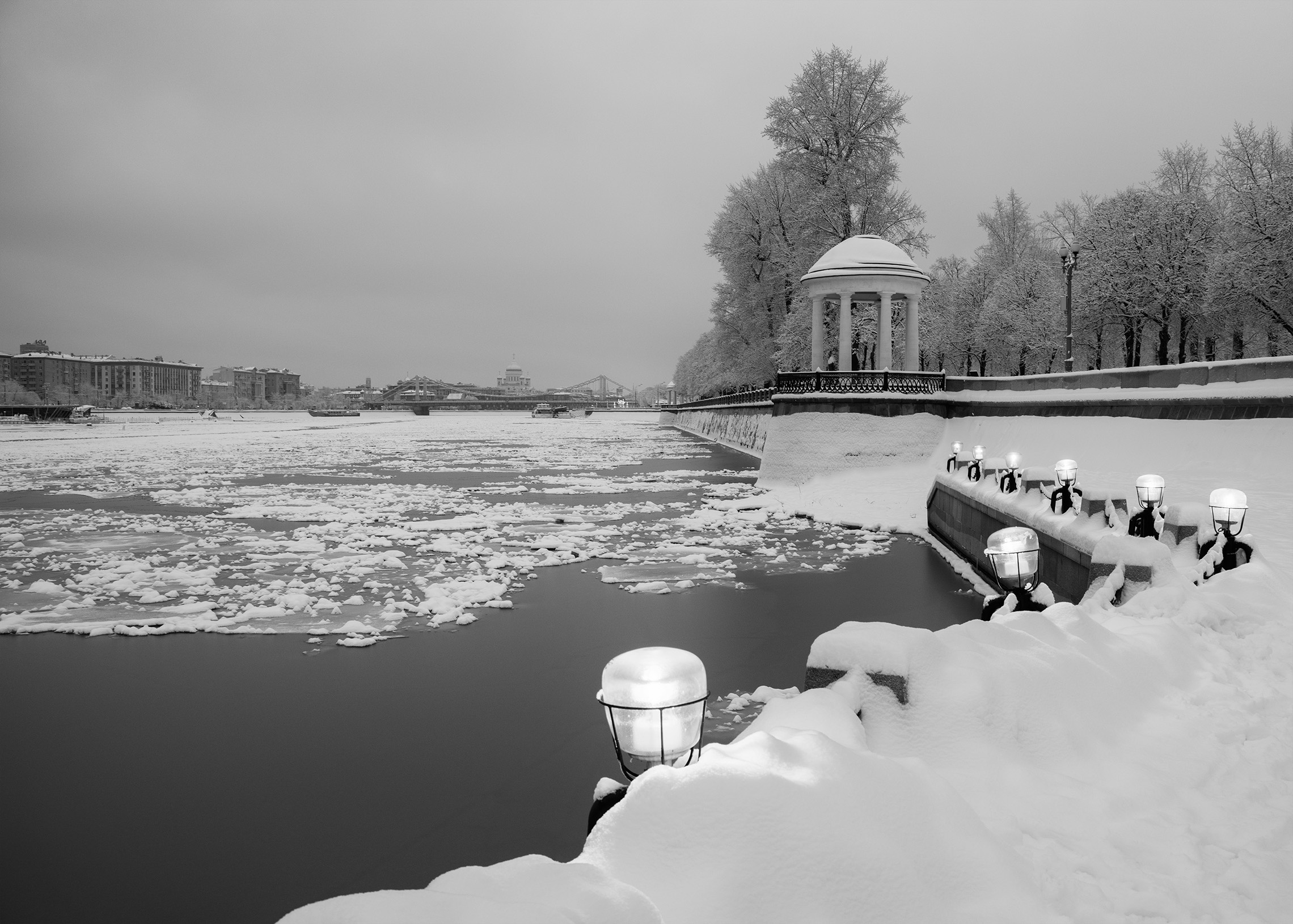 Зима в городе. Пушкинская набережная.