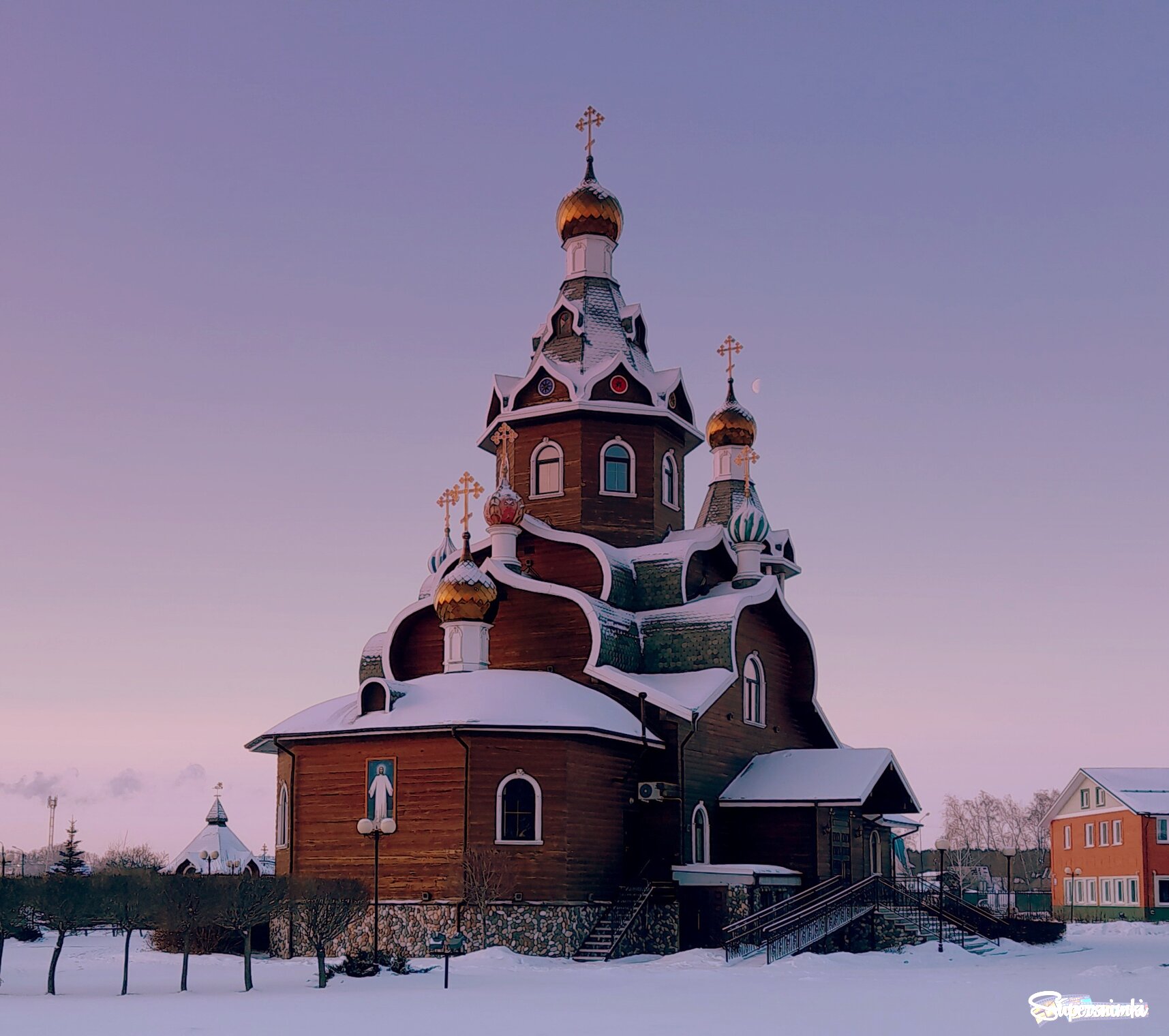 Богоявленский храм . Раннее утро .