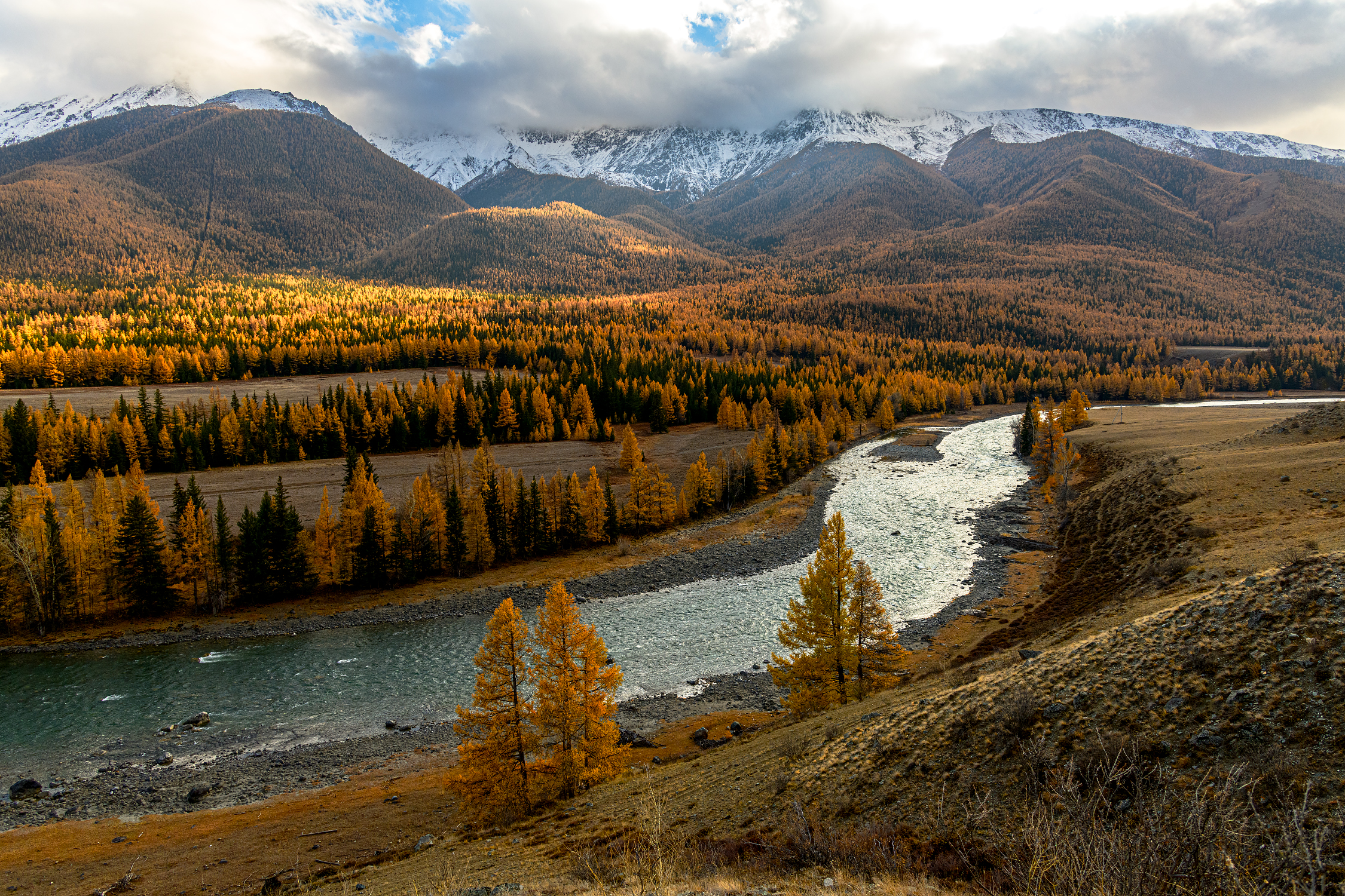 Осенний пейзаж реки Чуя