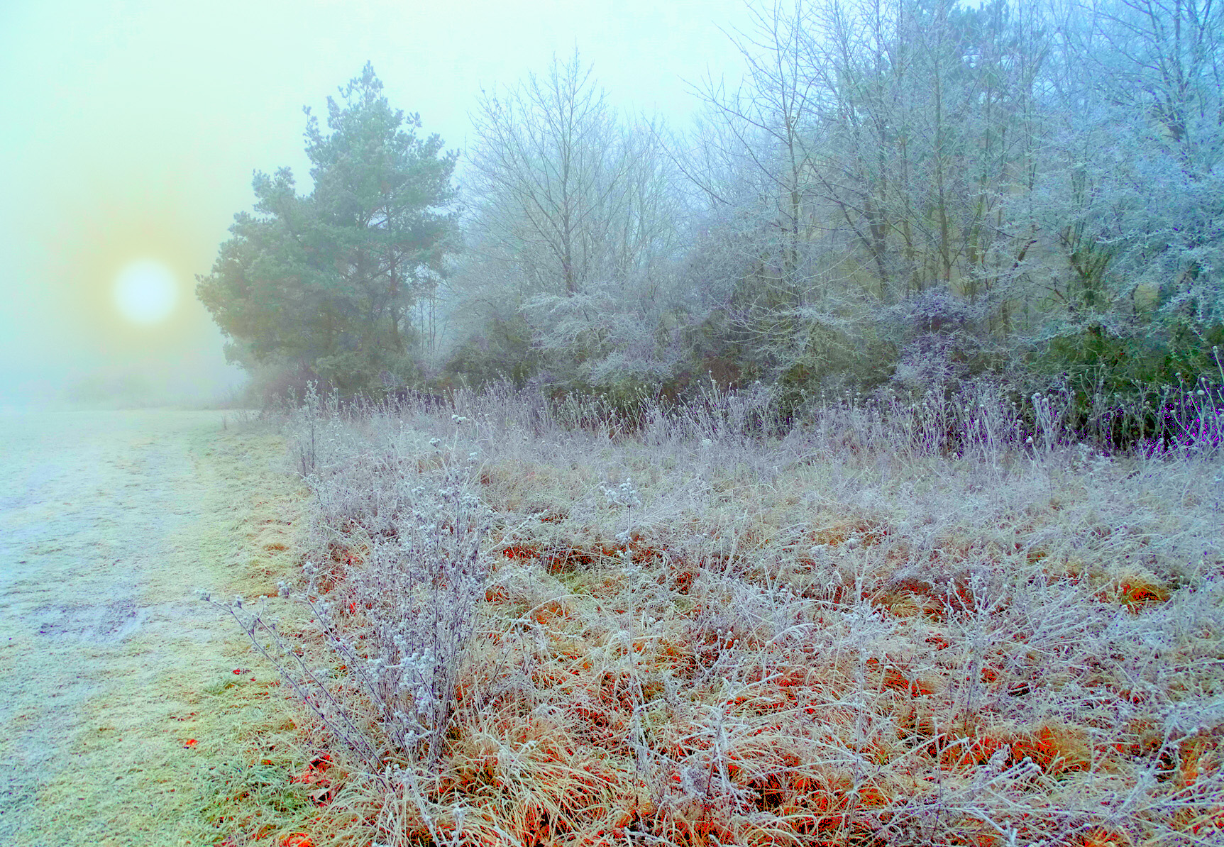 На рассвете.