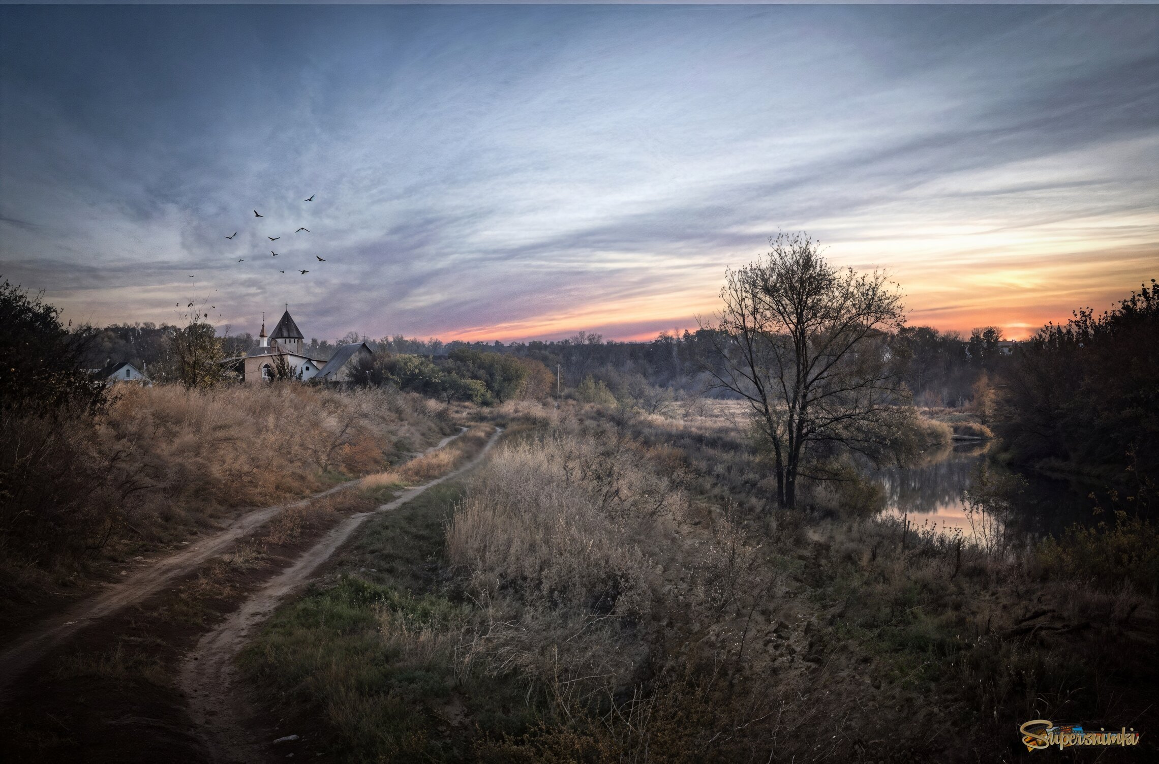В предрассветной тишине.