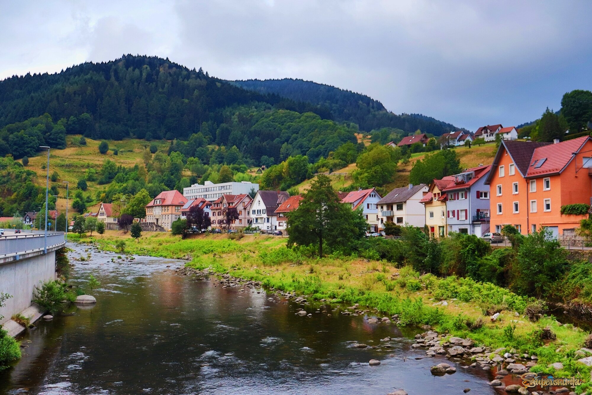 Маленький городок у реки