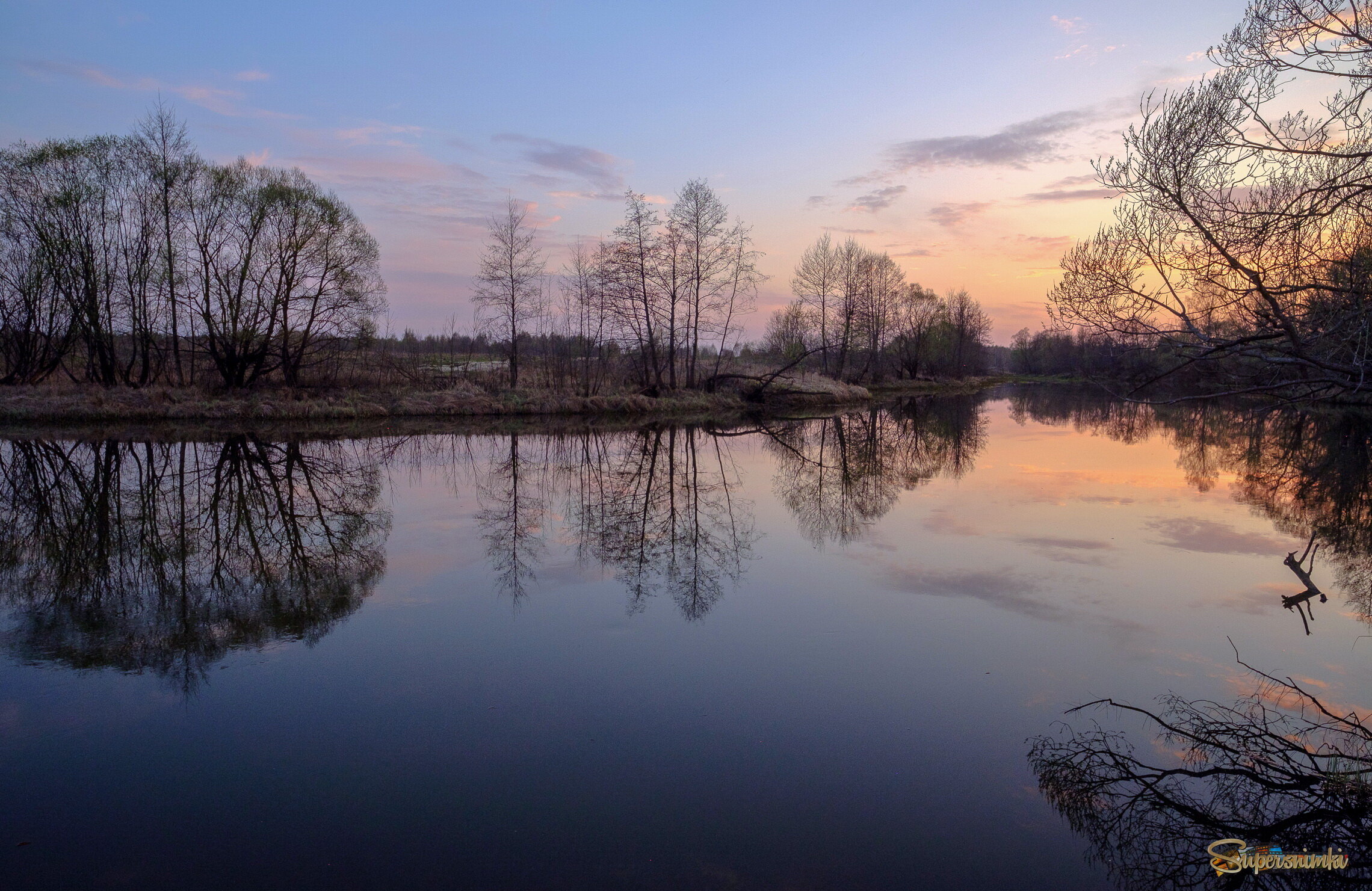 Вечер на излучине реки