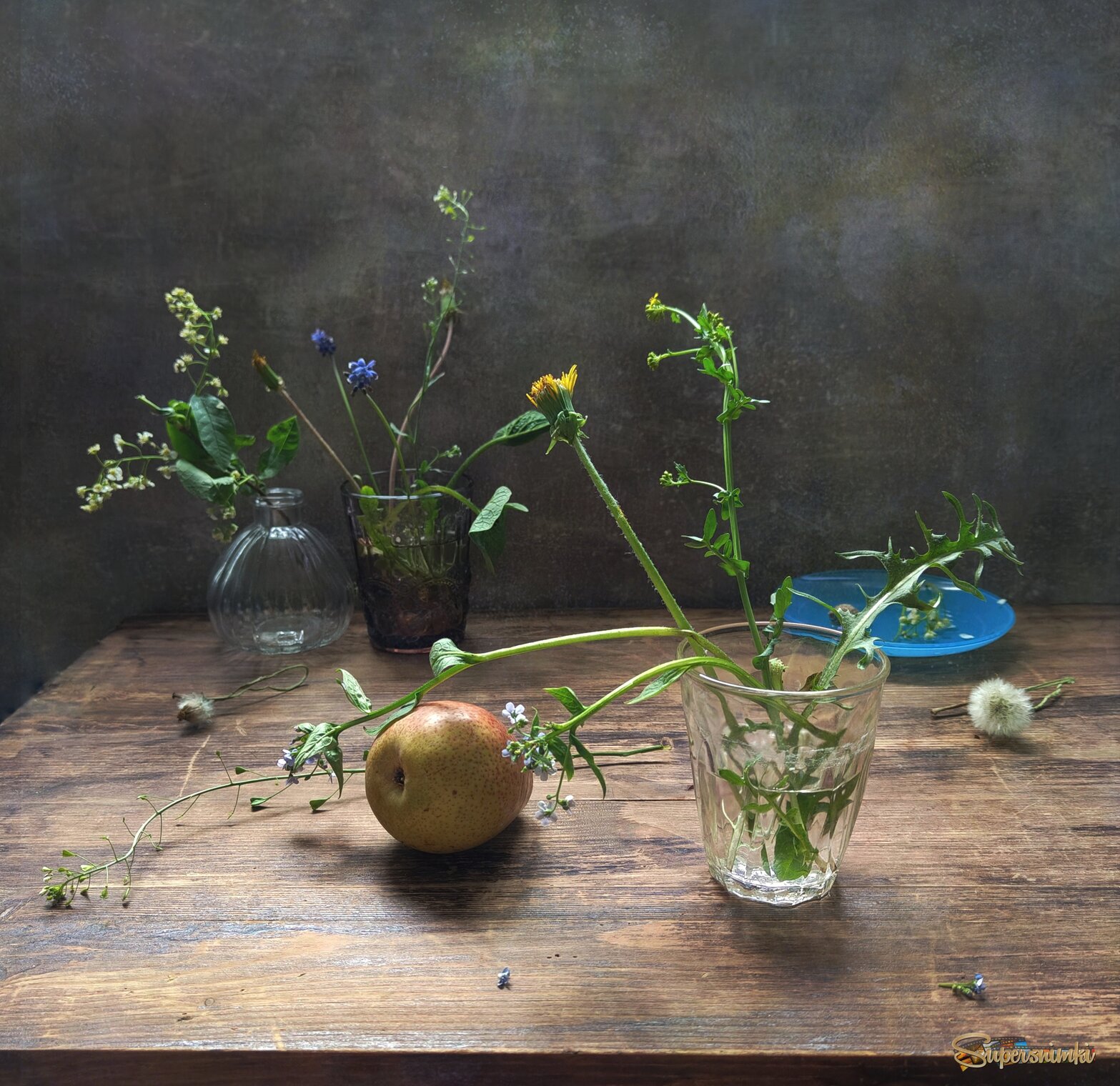 Груша и цветы