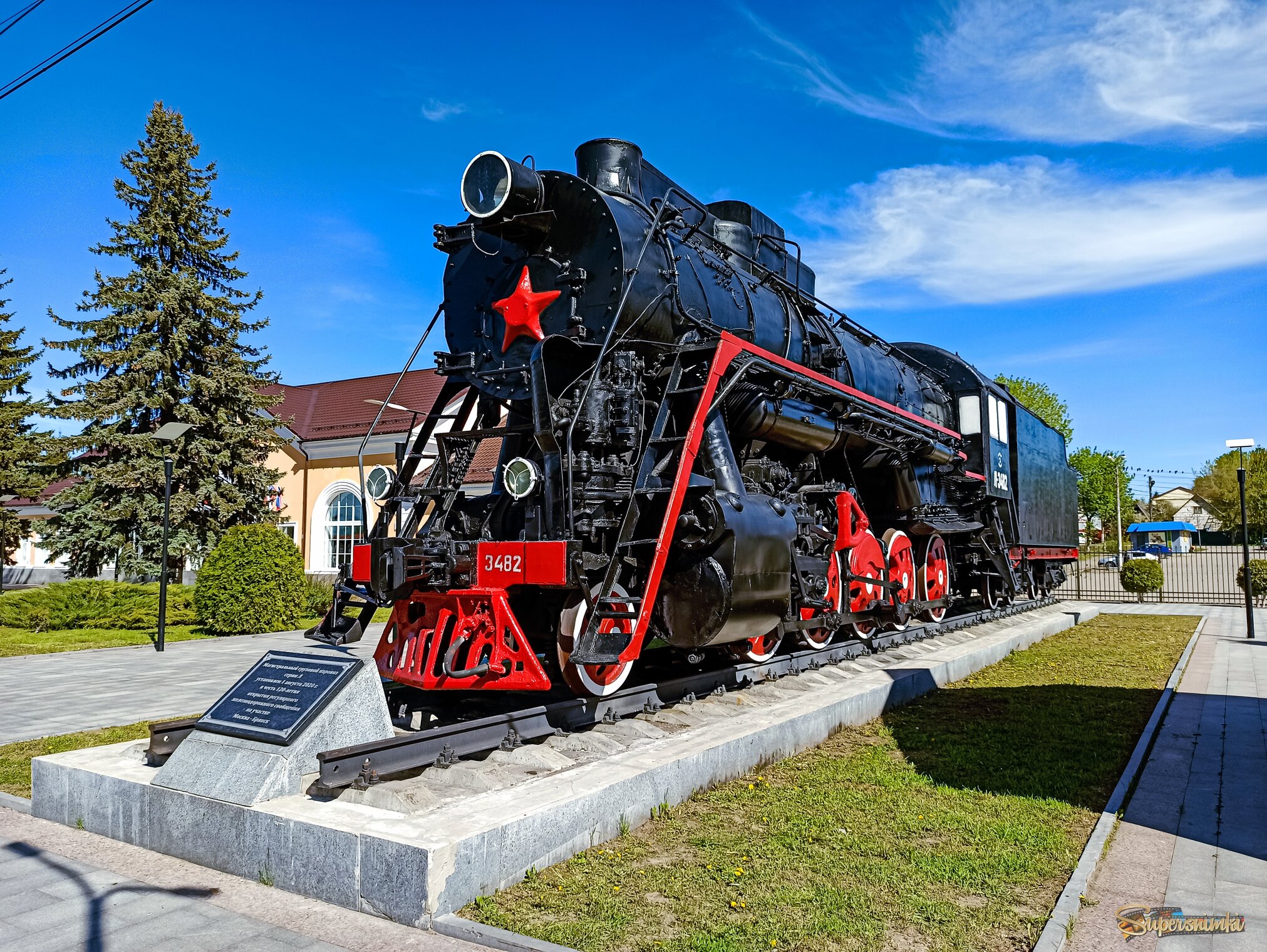 Паровоз - памятник Л-3482 