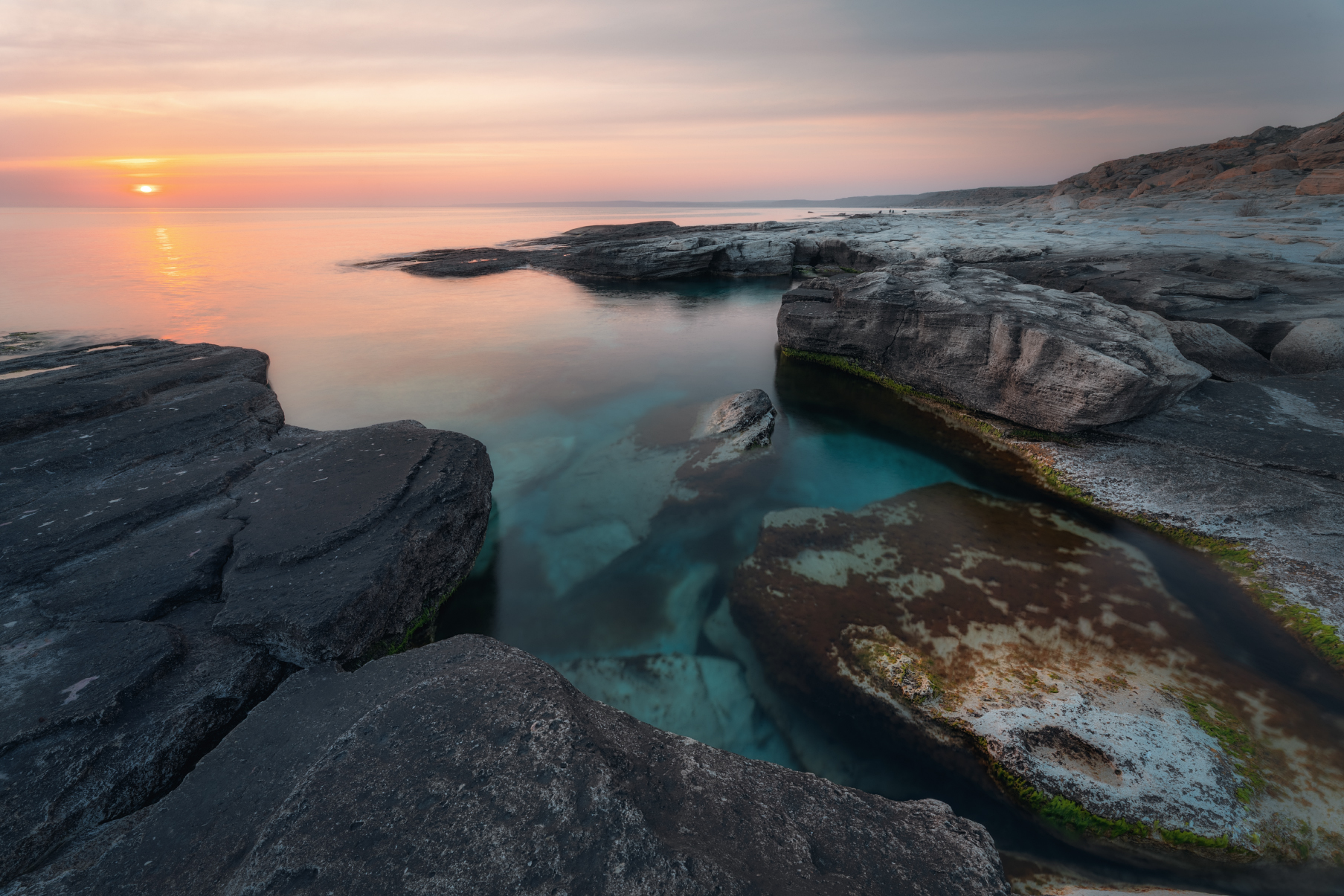 Закатный релакс на Каспии