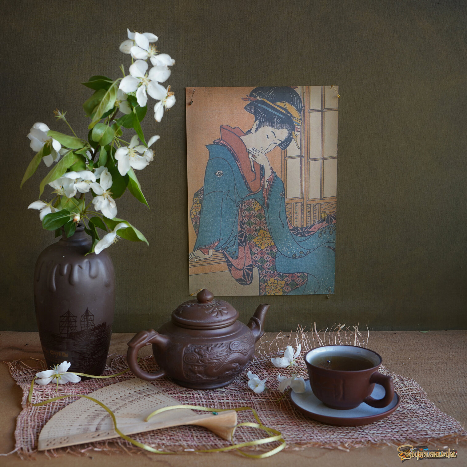 Веточка яблони хрустнет…