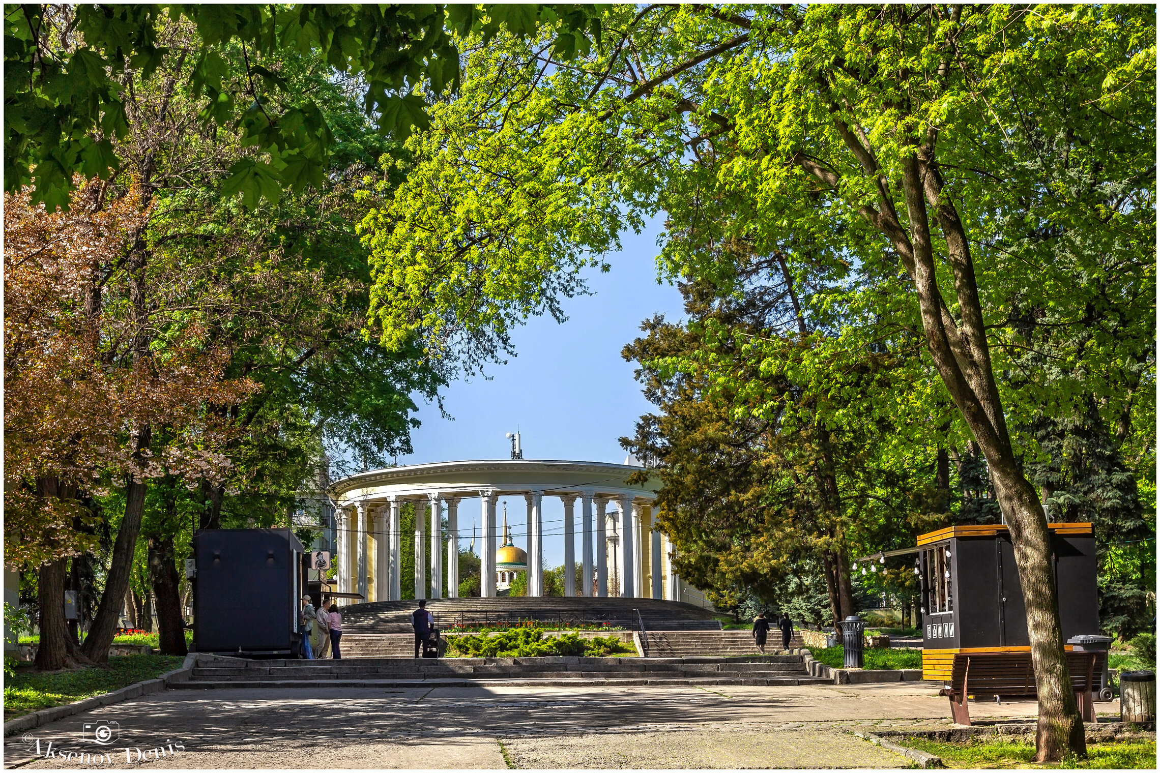 В старом парке весеннем