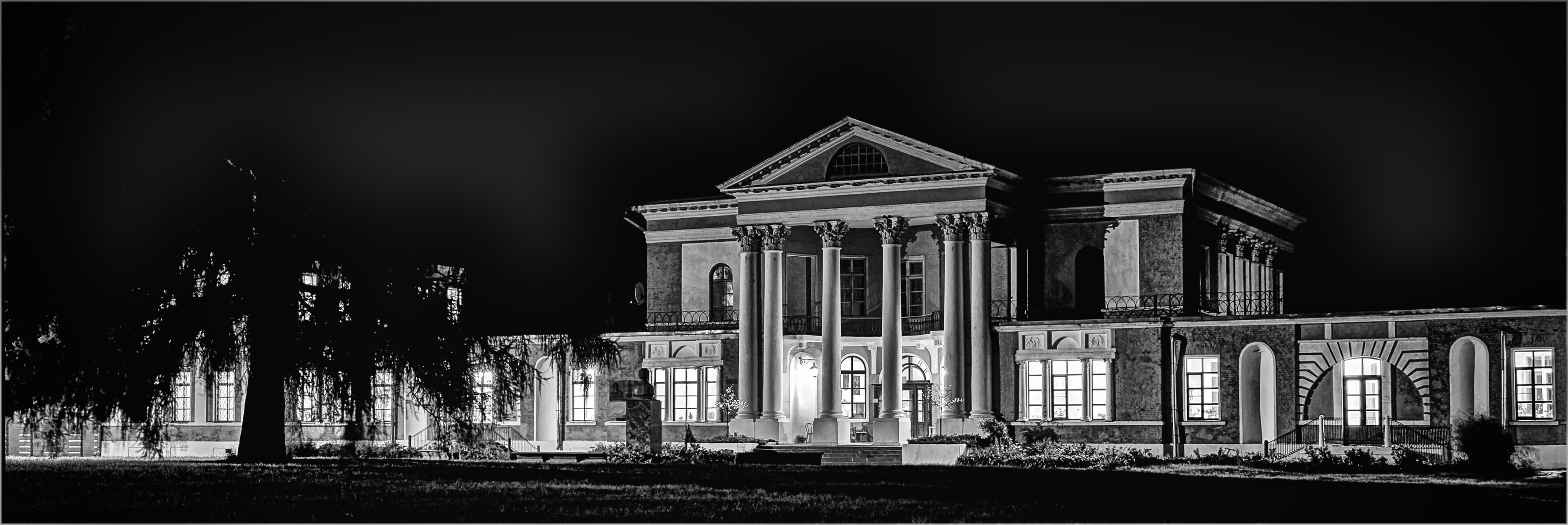 Усадьба Загряжских-Гончаровых. (ночная сьёмка)