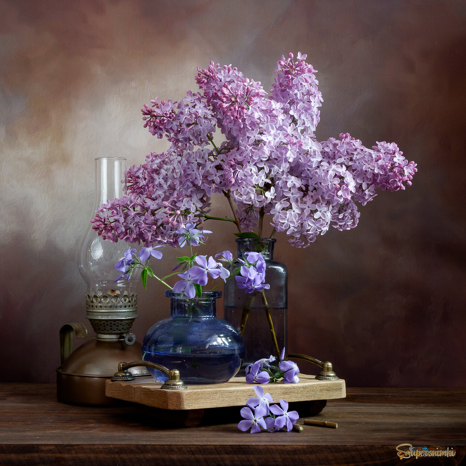Натюрморт с сиренью 
