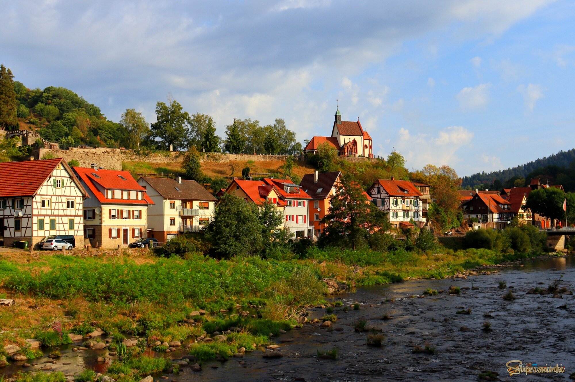 Городок у реки