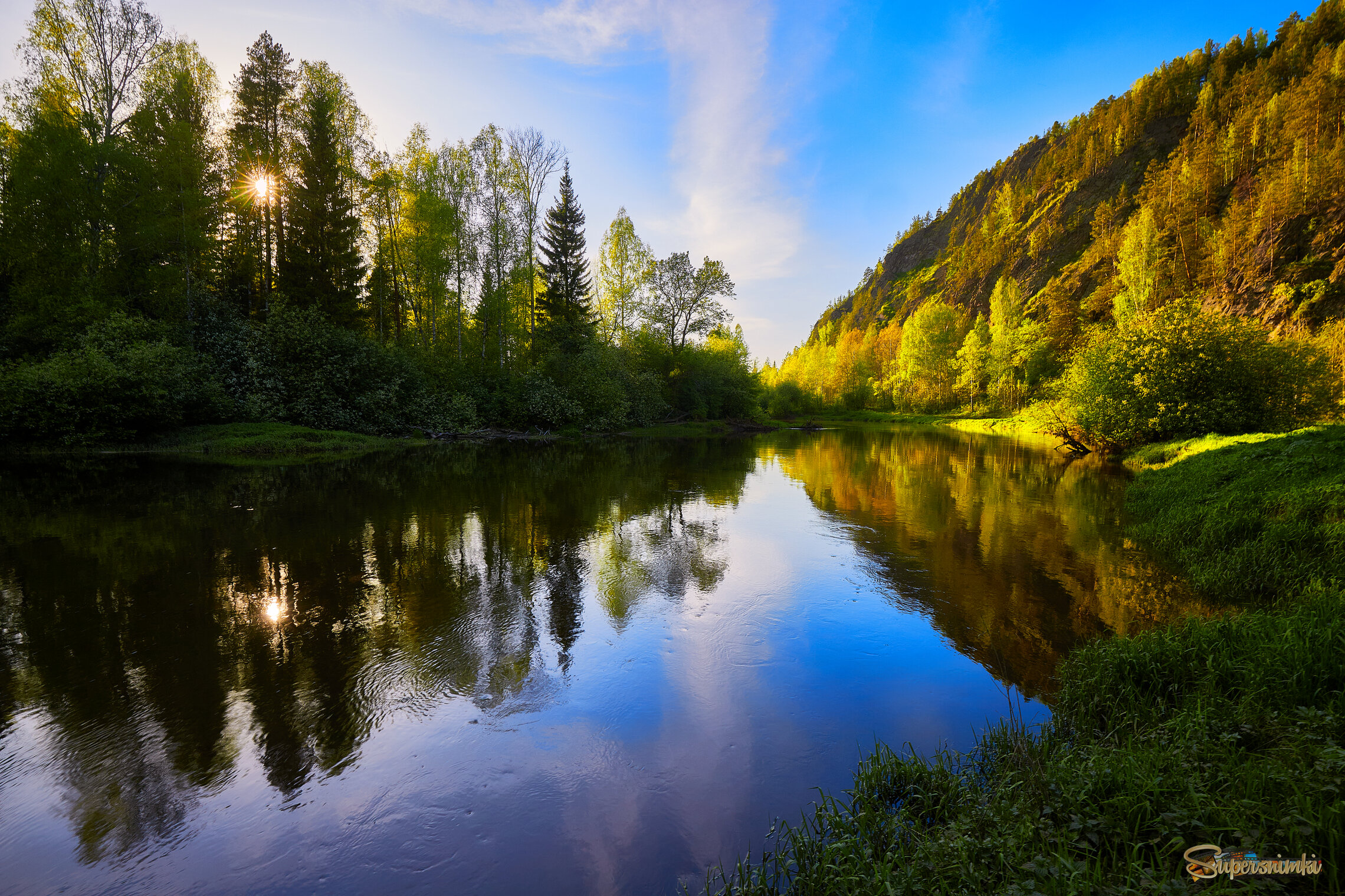 Заходило майское солнце.